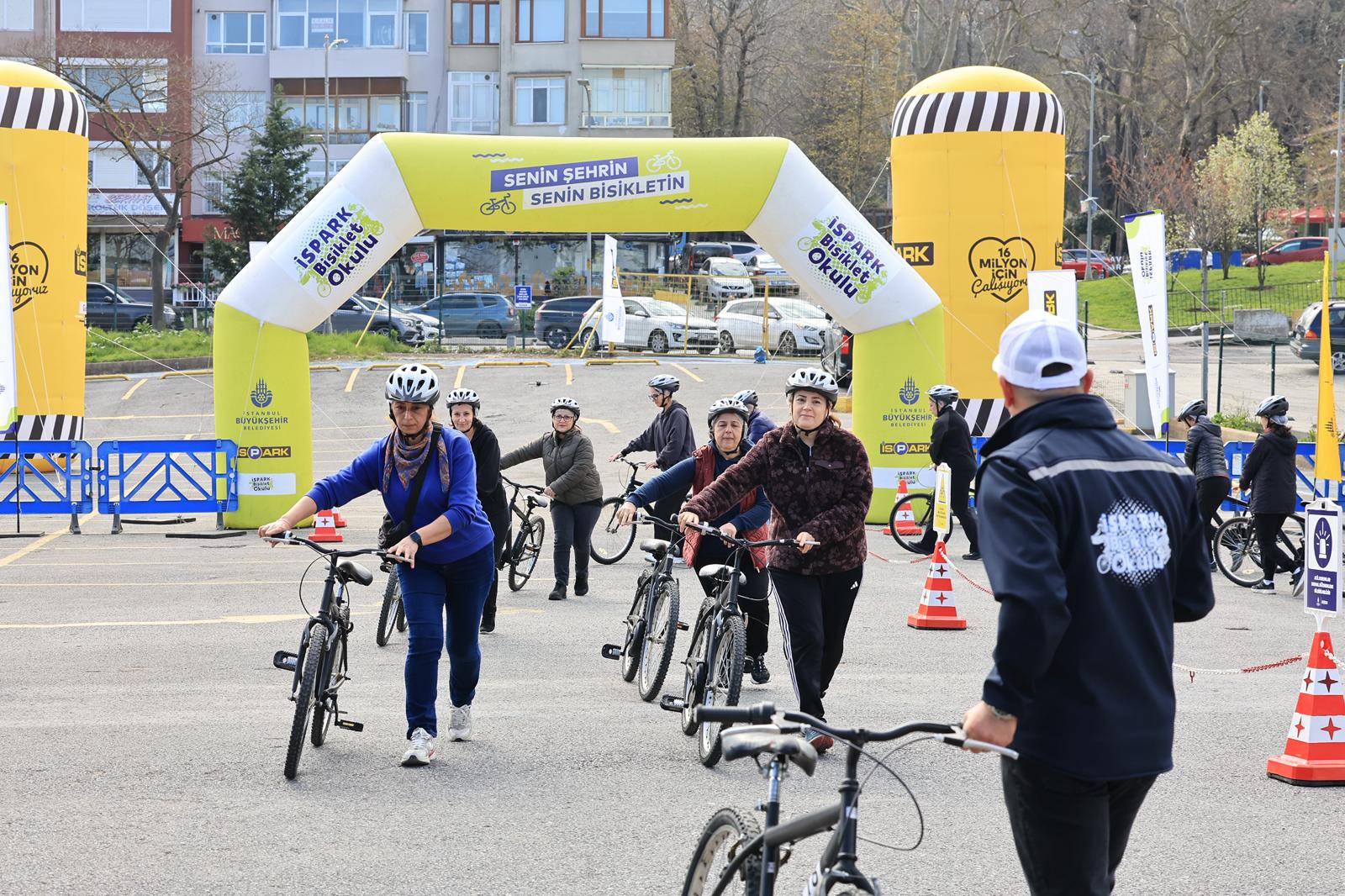 İSPARK’tan ücretsiz bisiklet eğitimi